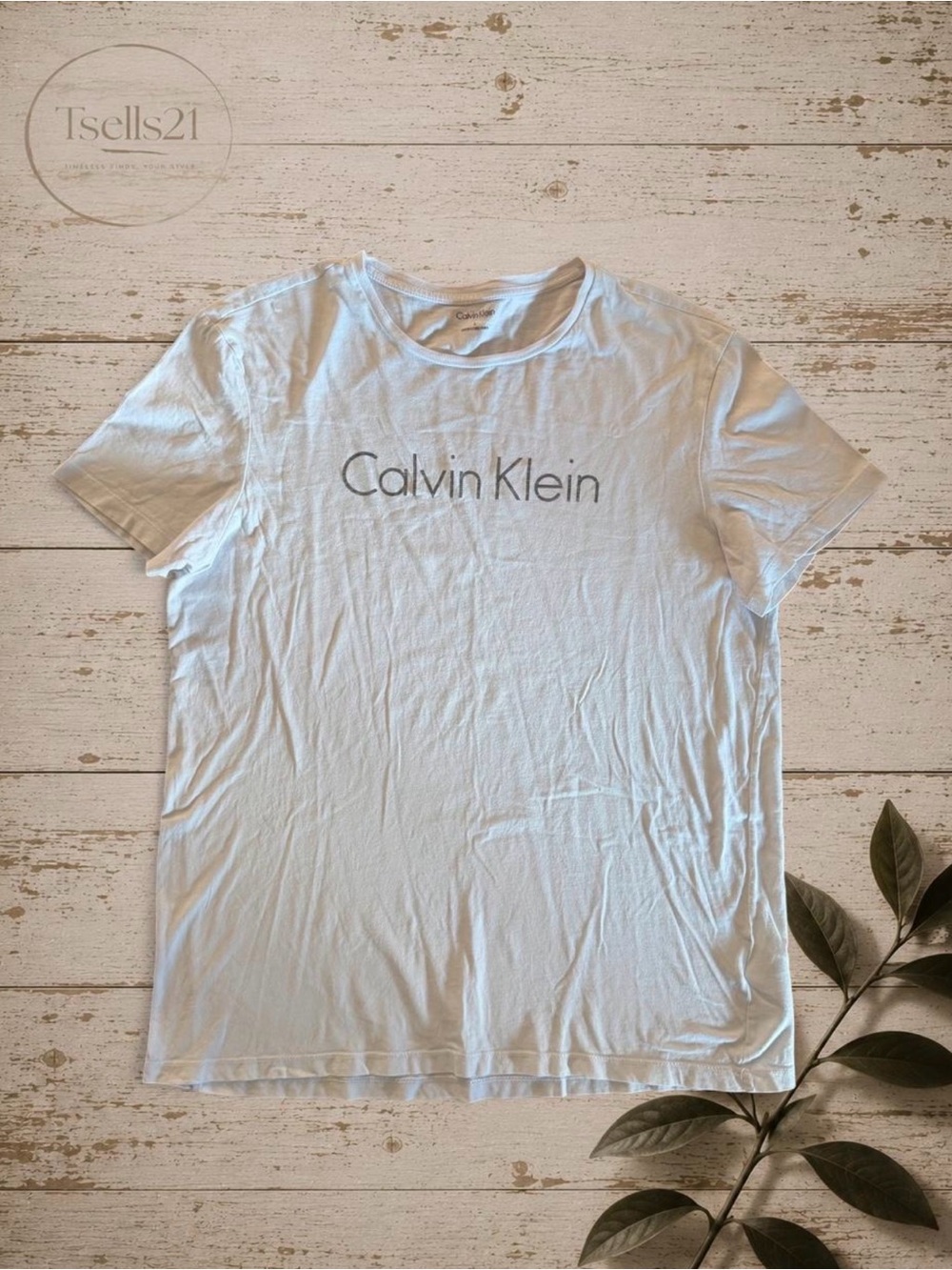 Calvin Klein Menβs White Crewneck Graphic Logo Tee - Size L